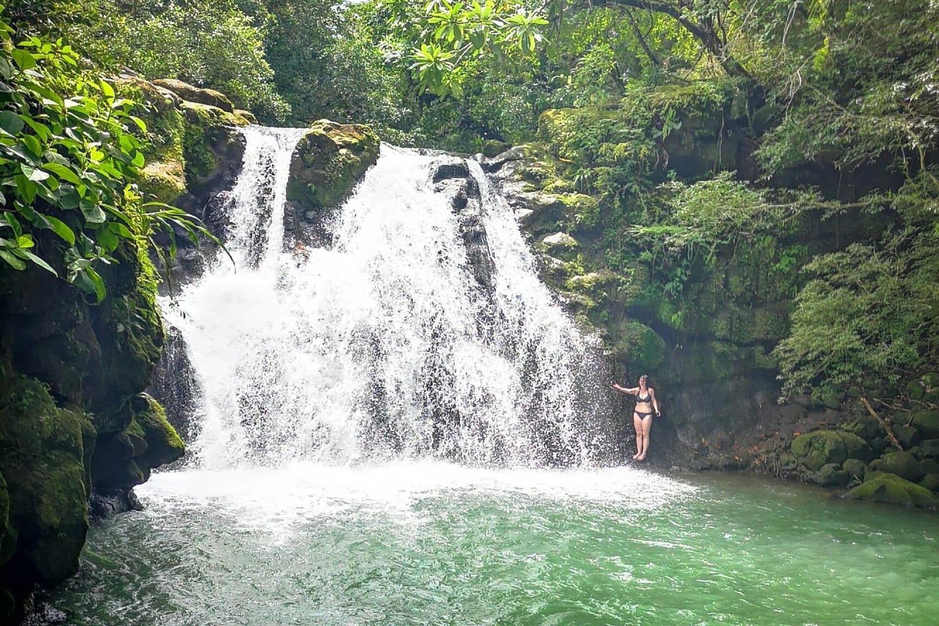 Pozos termales de Caldera y cascadas