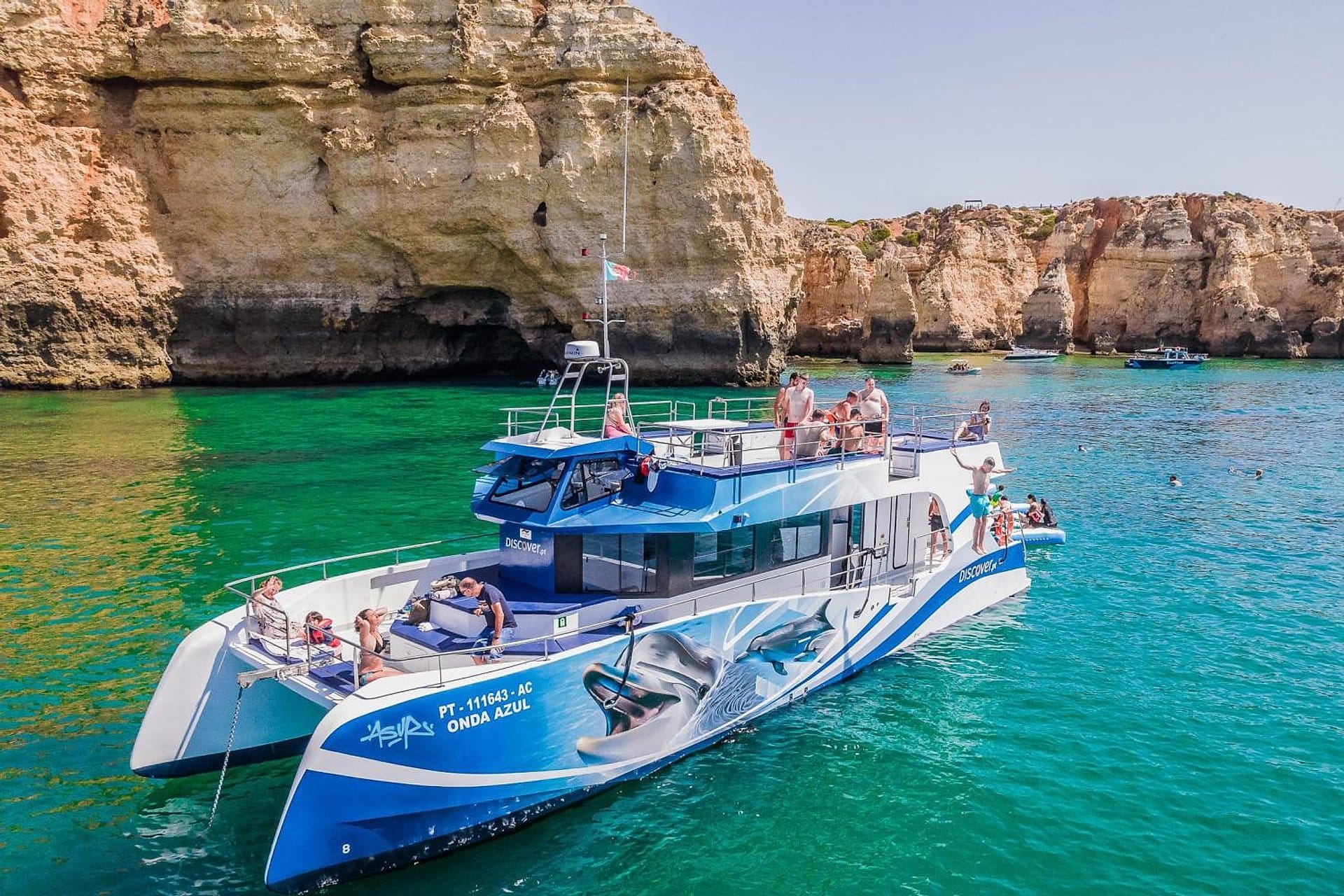 Vilamoura: delfines y Benagil en catamarán