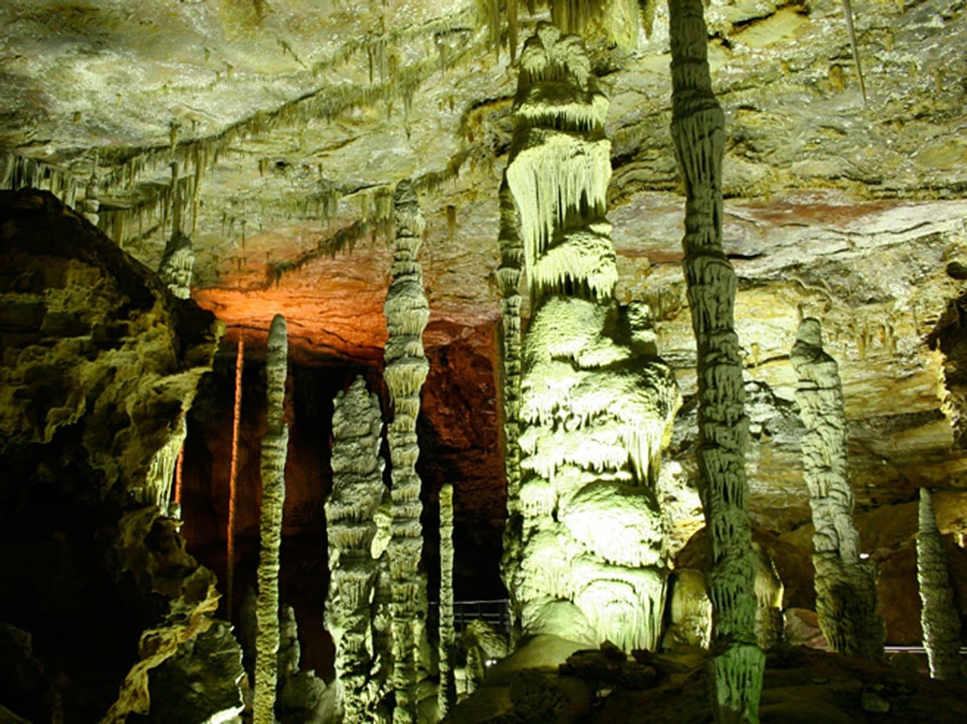 Gruta de Maquiné y Museo Guimarães Rosa