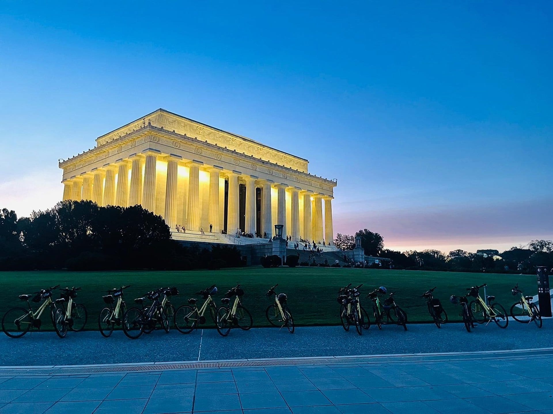 Bici nocturna por monumentos y memoriales