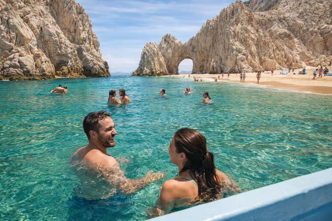 Barco a El Arco y Playa de los Enamorados