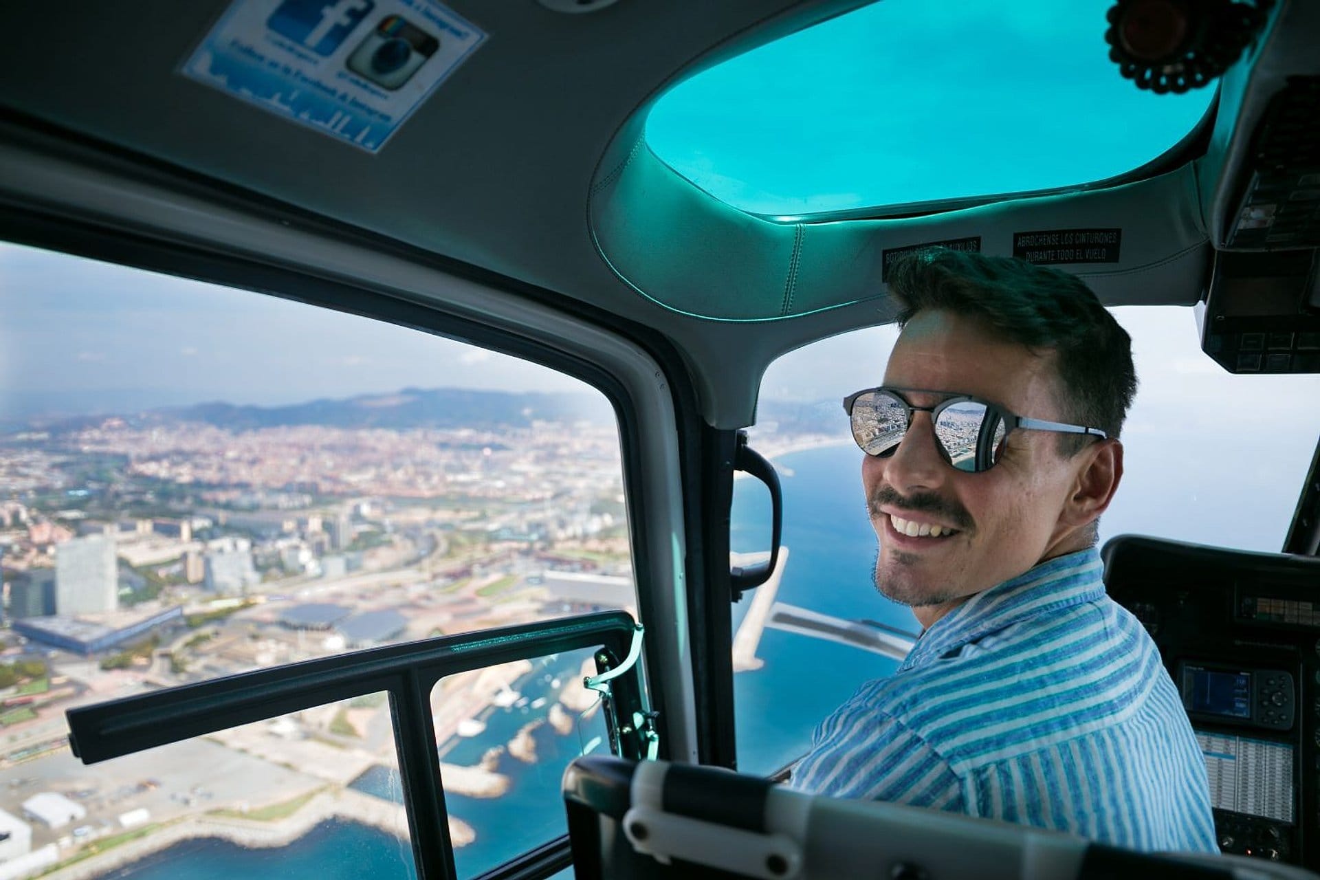 Paseo en barco y vuelo en helicóptero