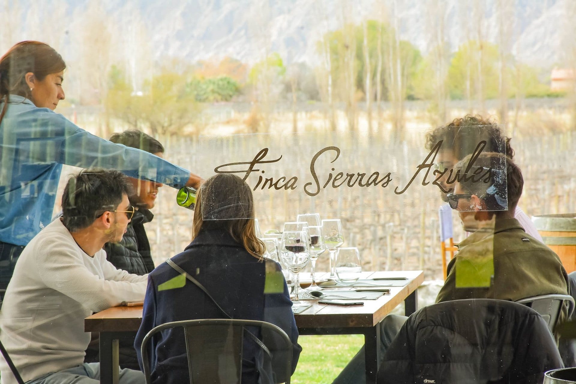 Diques y quebradas con almuerzo en bodega