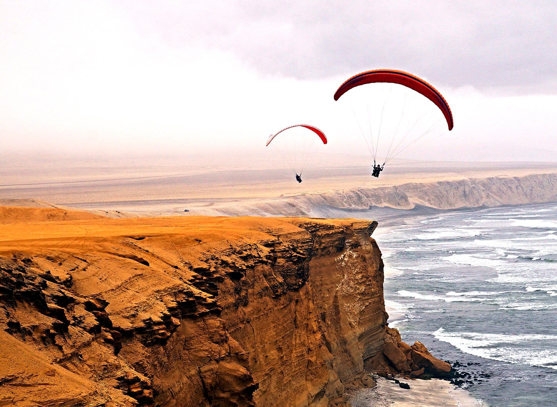 Parapente sobre la Reserva de Paracas