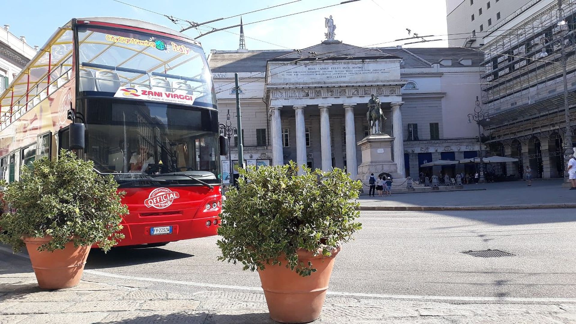 Génova en bus descapotable con guía en vivo