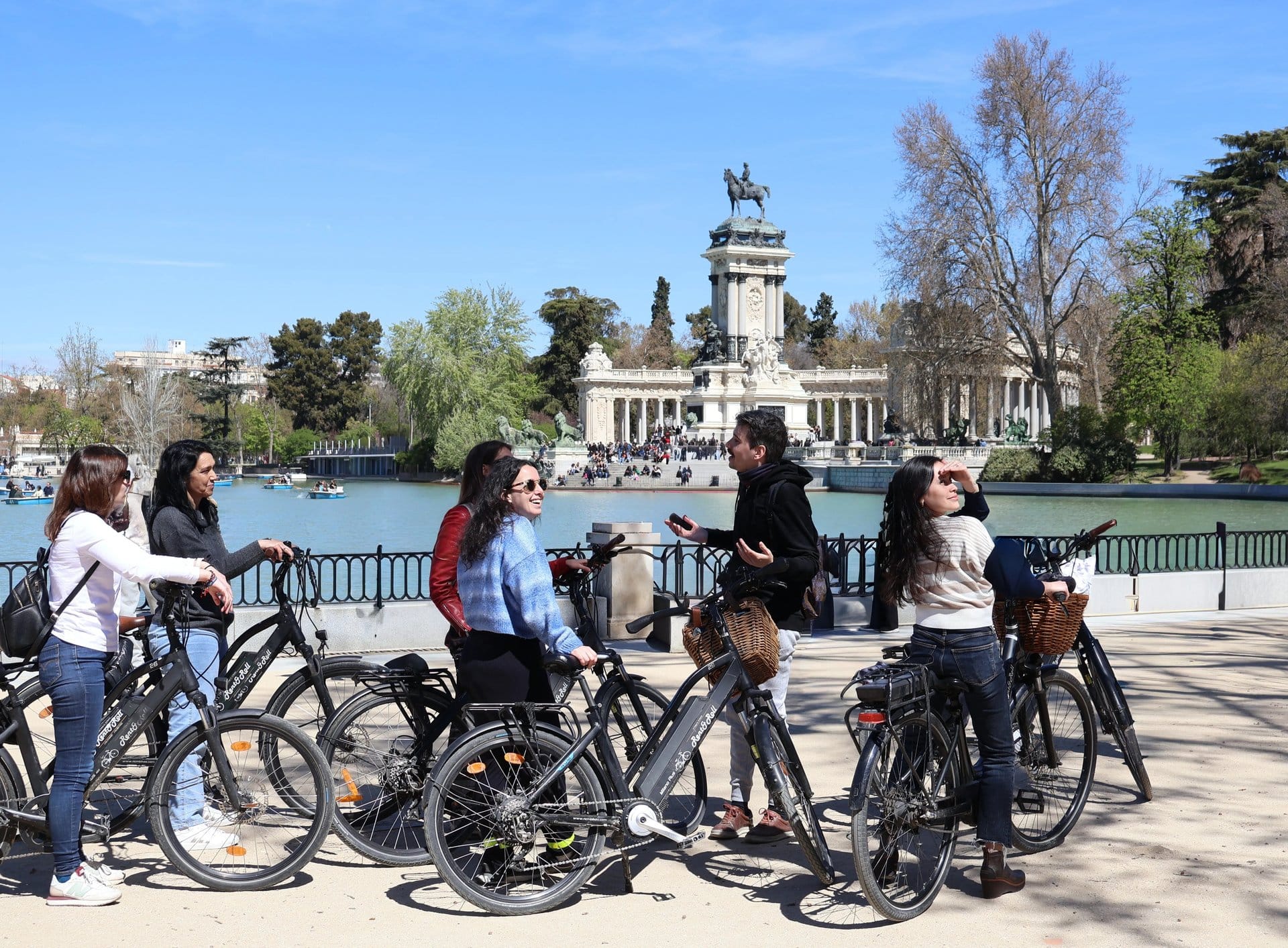 Bici eléctrica en el Retiro, grupo reducido