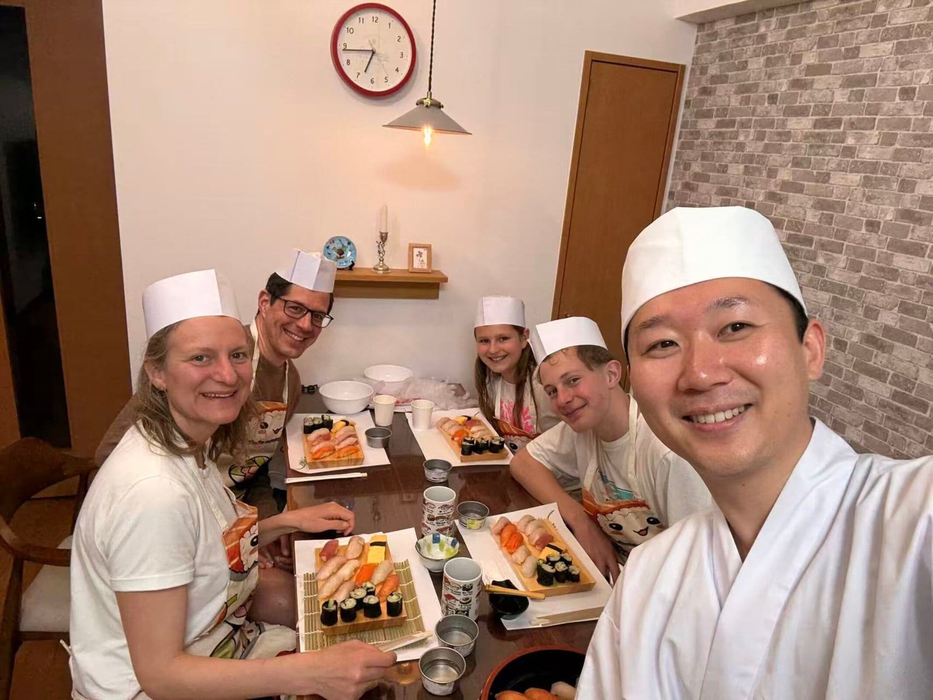 Sushi con un maestro en grupo reducido