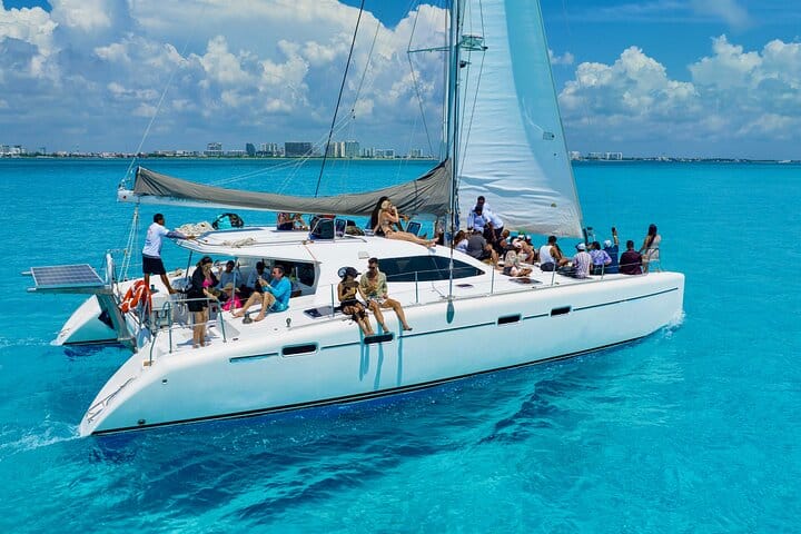 Isla Mujeres con snorkel y barra libre