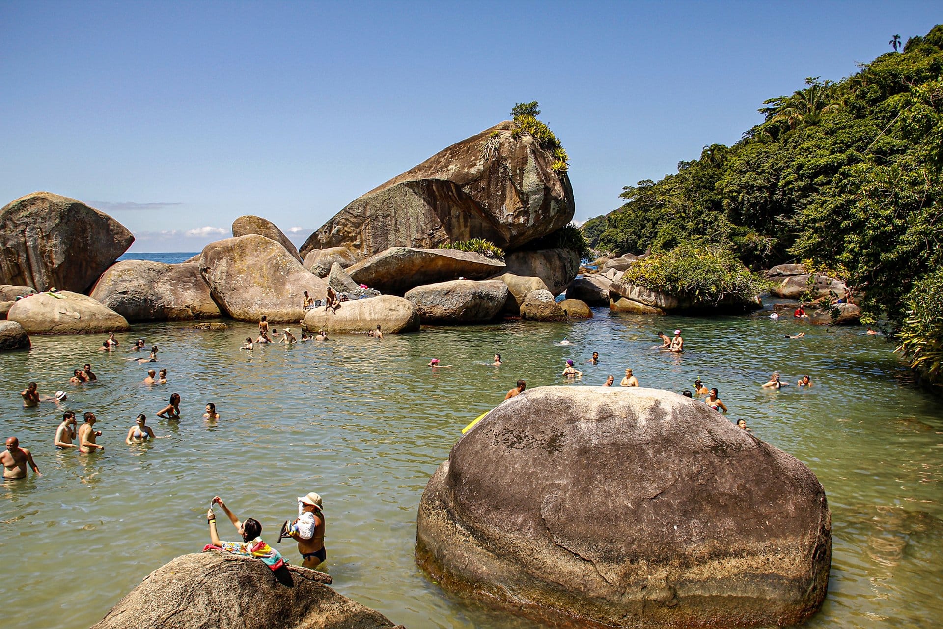 Caminata Village Trindade y Snorkeling