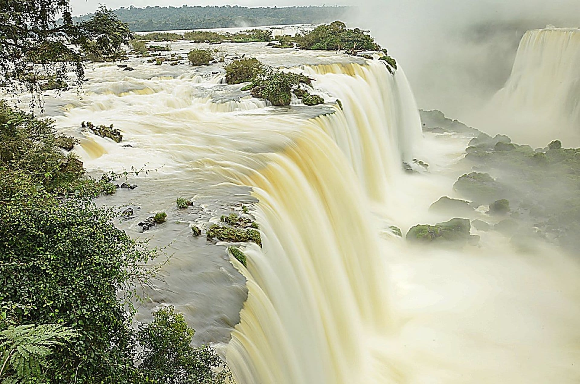 Cataratas argentinas y brasileñas en 2 días