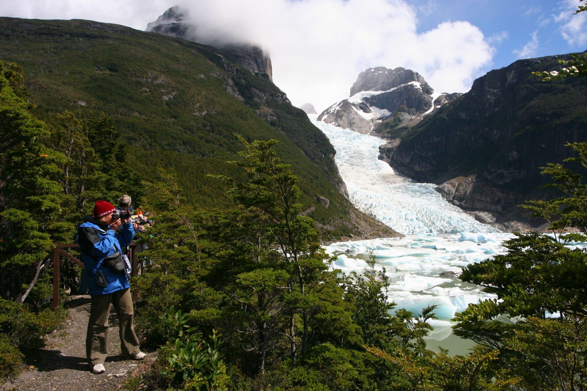 Montes Balmaceda y glaciar Serrano