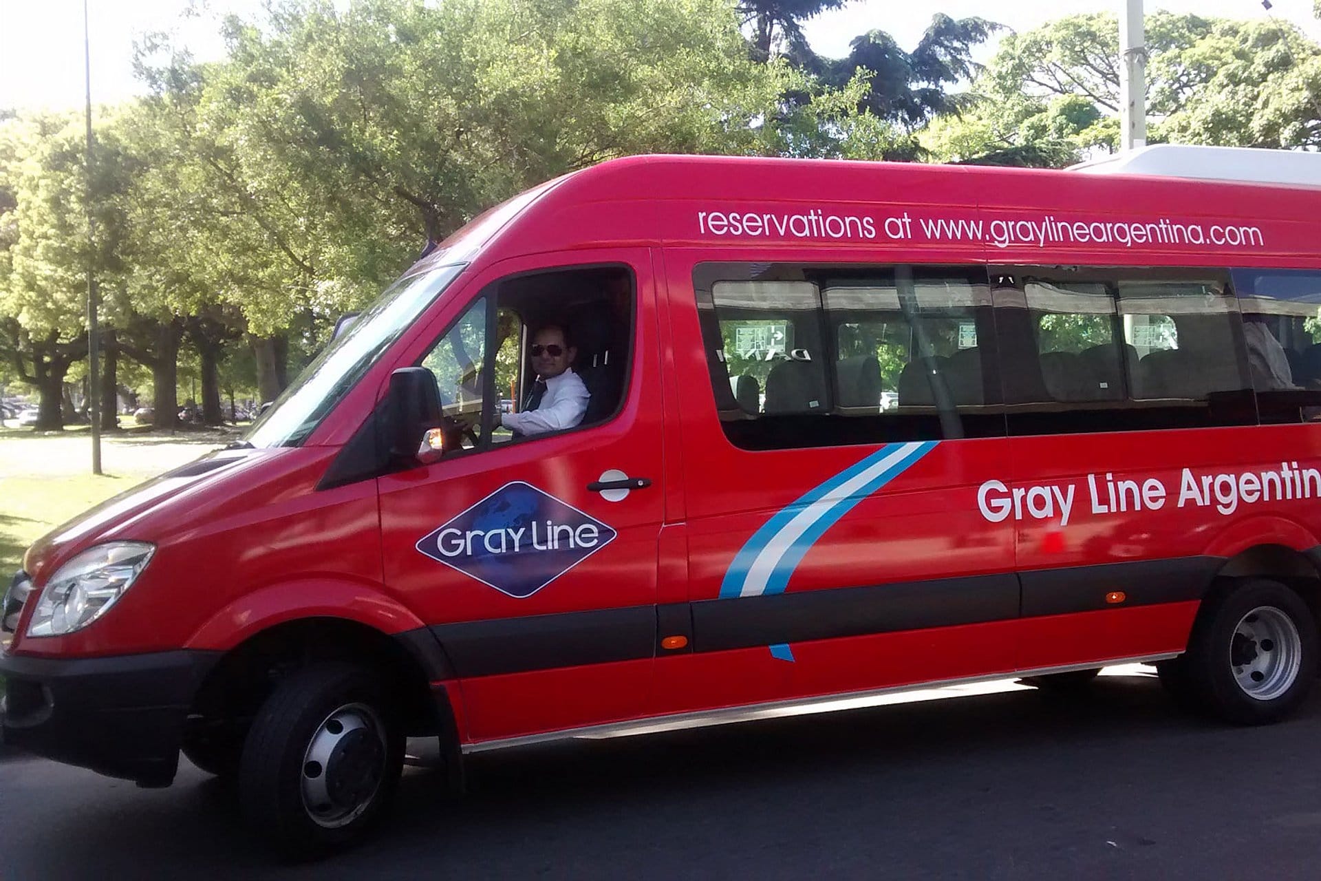 Traslado Privado desde Aeropuerto Bariloche hasta Hoteles Villa Sofia, Design, Villa Huinid, Aldea Andina o viceversa - 4 a 10 personas