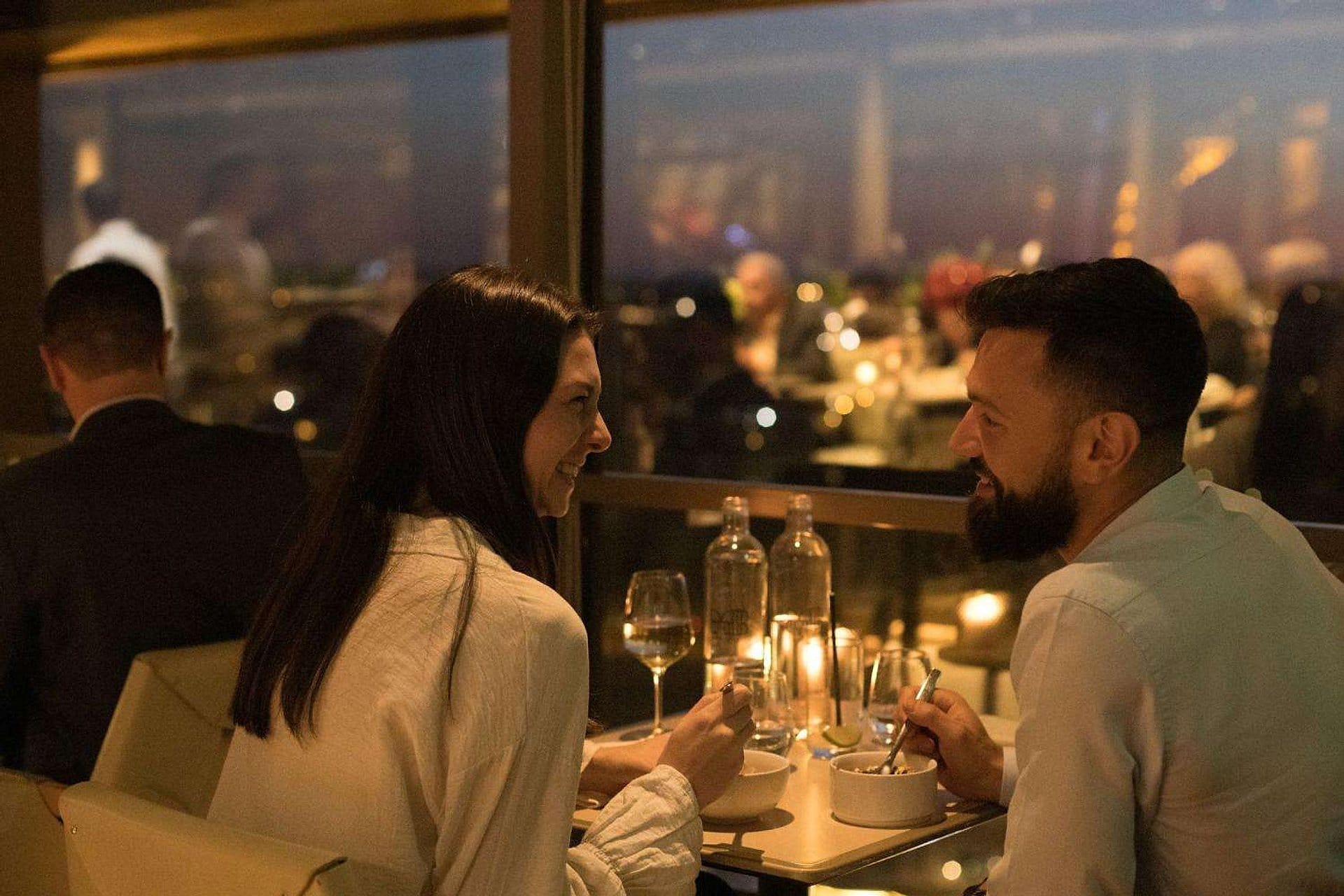 Cena en la Torre Eiffel con acceso reservado