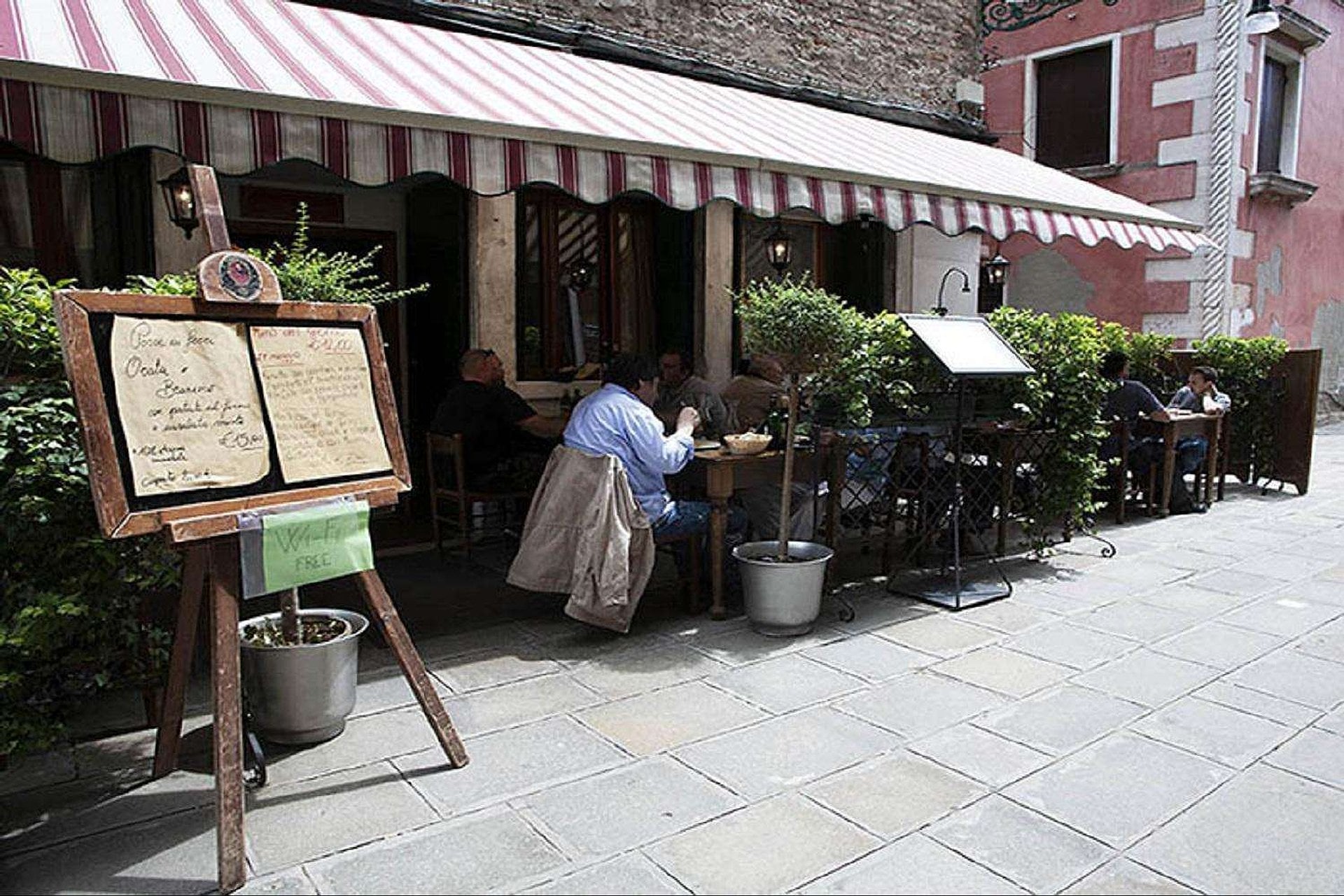 Cena veneciana en una típica Trattoria - Imagen 2
