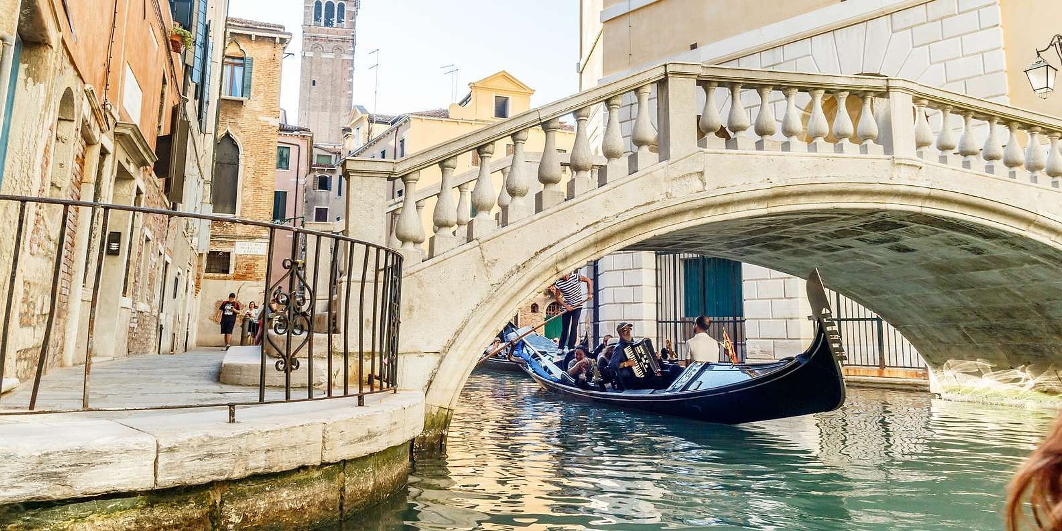 Paseo en góndola por los canales de Venecia - Imagen 4