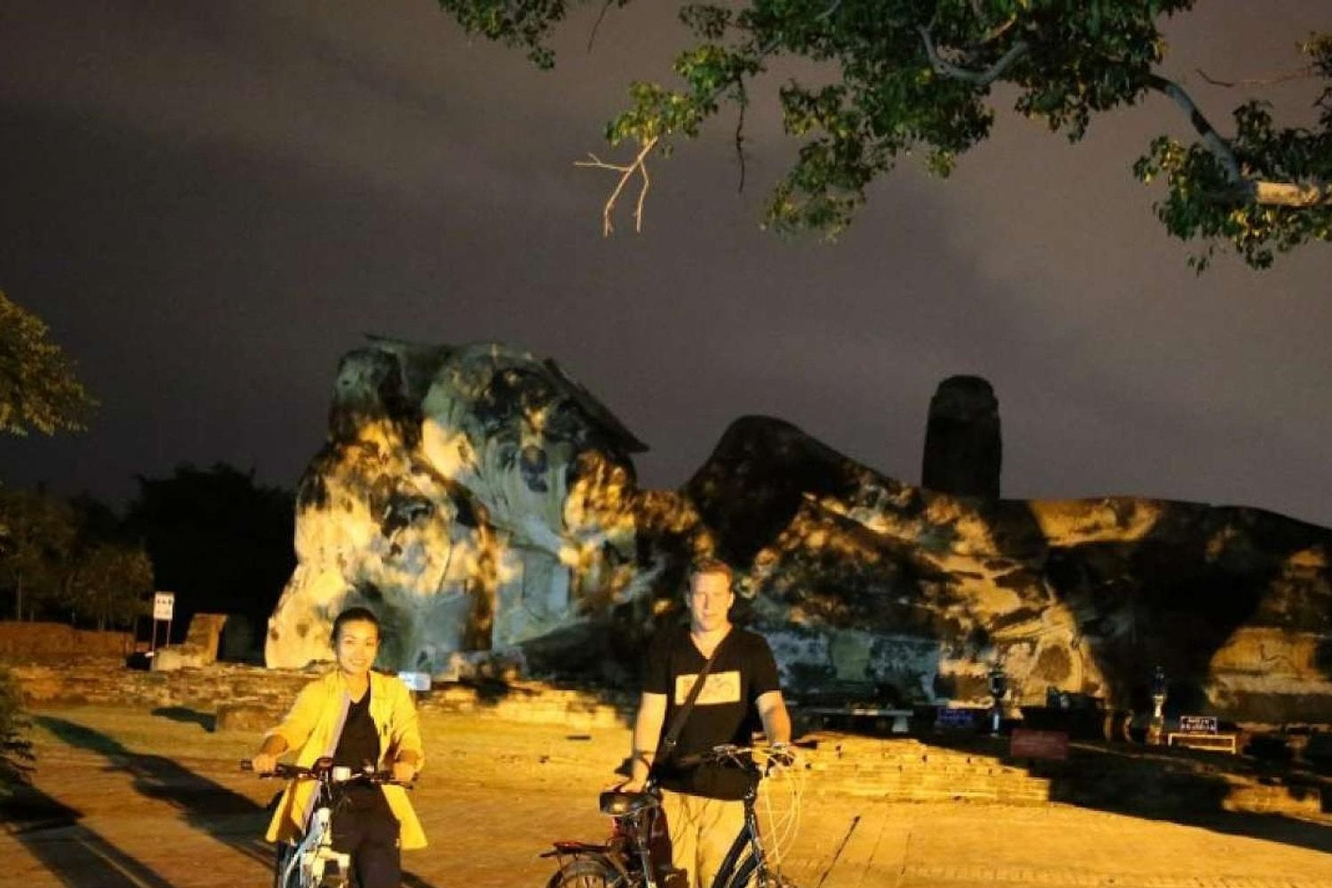 Noche de Ayutthaya en bicicleta - Imagen 3