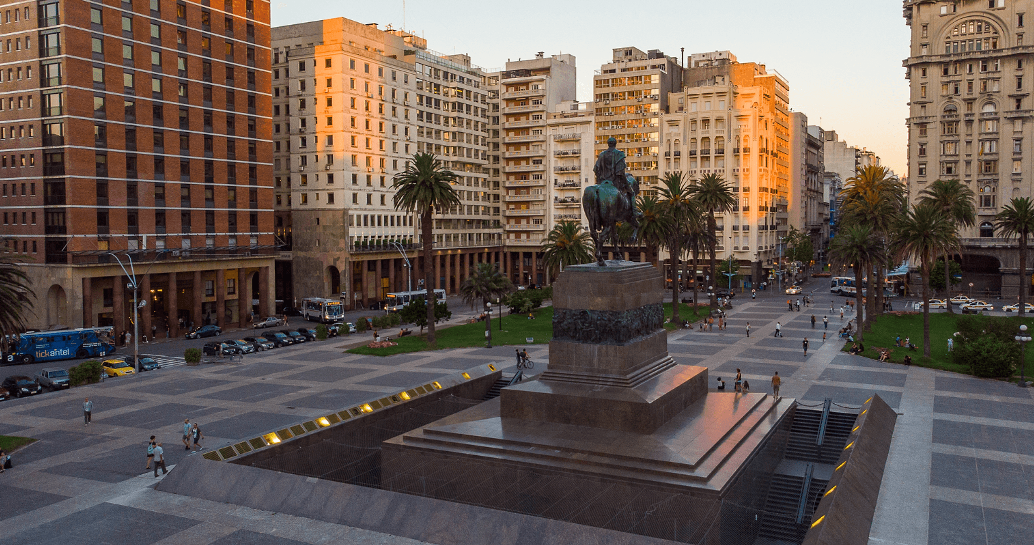 Hop on hop off en Montevideo - 2 circuitos - Imagen 4
