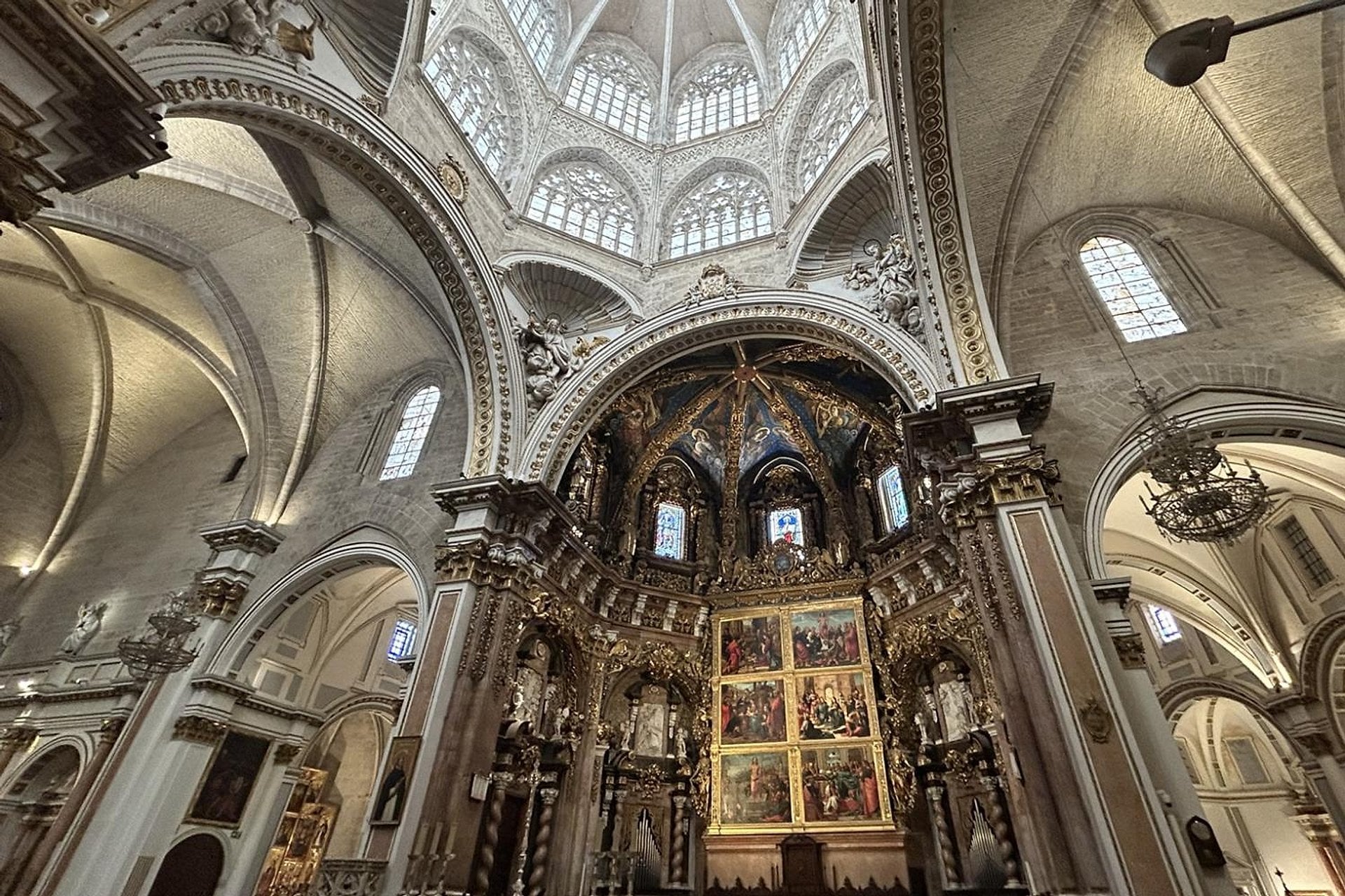 Catedral y Santo Grial sin colas - Imagen 4