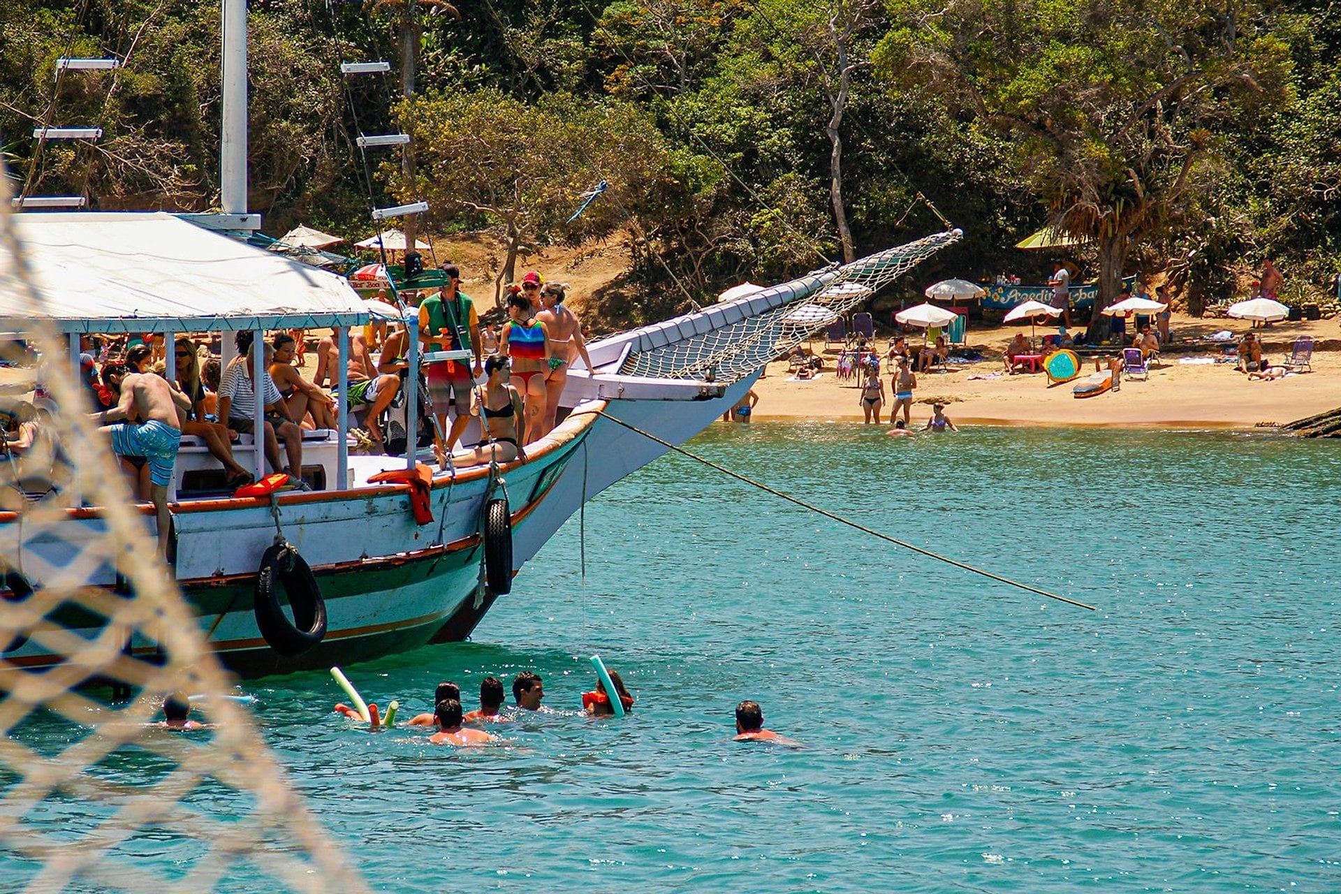Búzios día completo: barco y trolley - Imagen 2