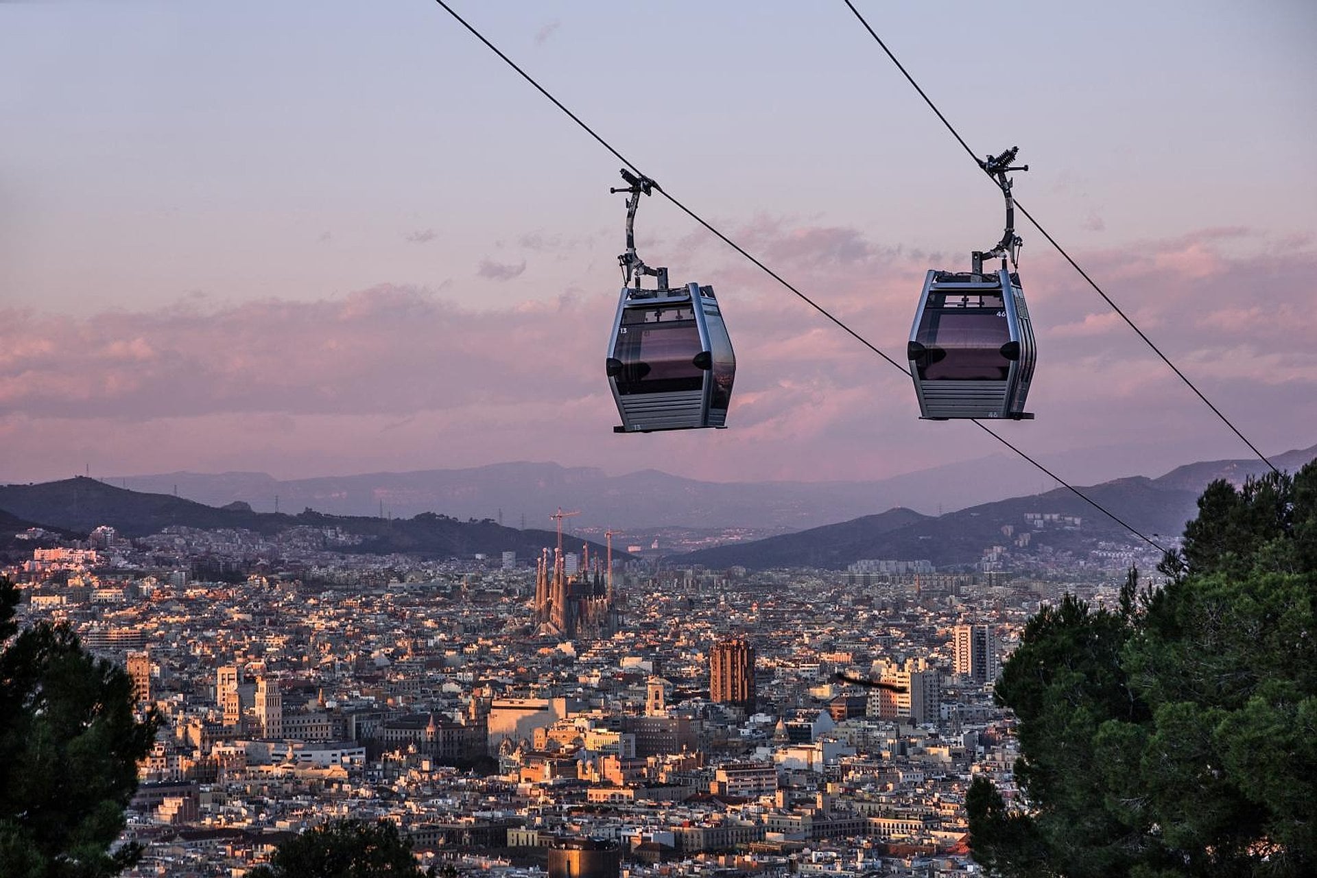 MoCo Barcelona y Teleférico de Montjuic - Imagen 3