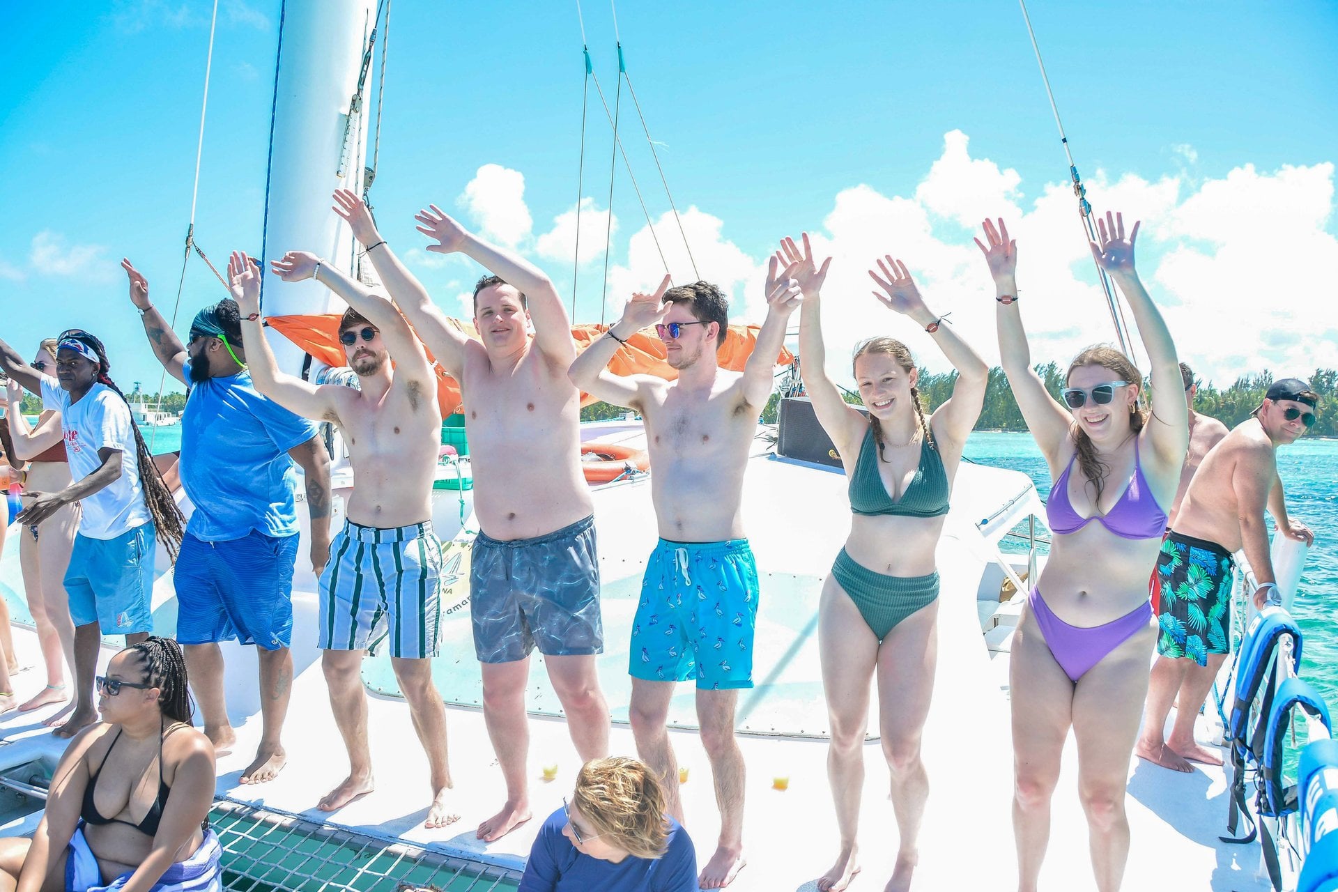 Fiesta en catamarán con piscina y snorkel - Imagen 3