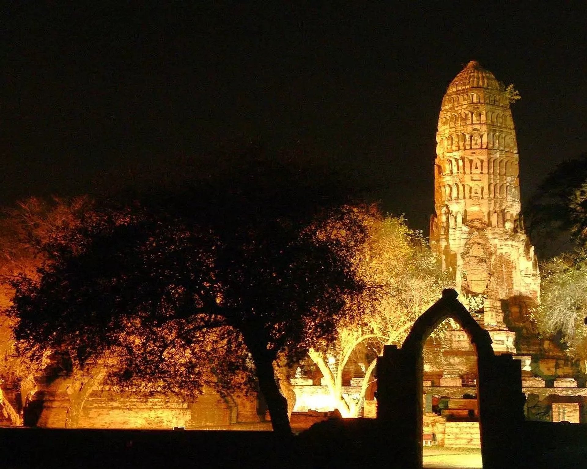 Noche de Ayutthaya en bicicleta - Imagen 4