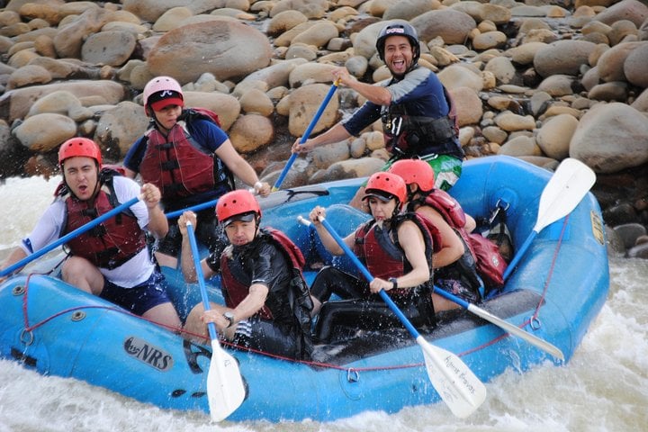 Rafting en el Sarapiquí clase 2-3 - Imagen 2