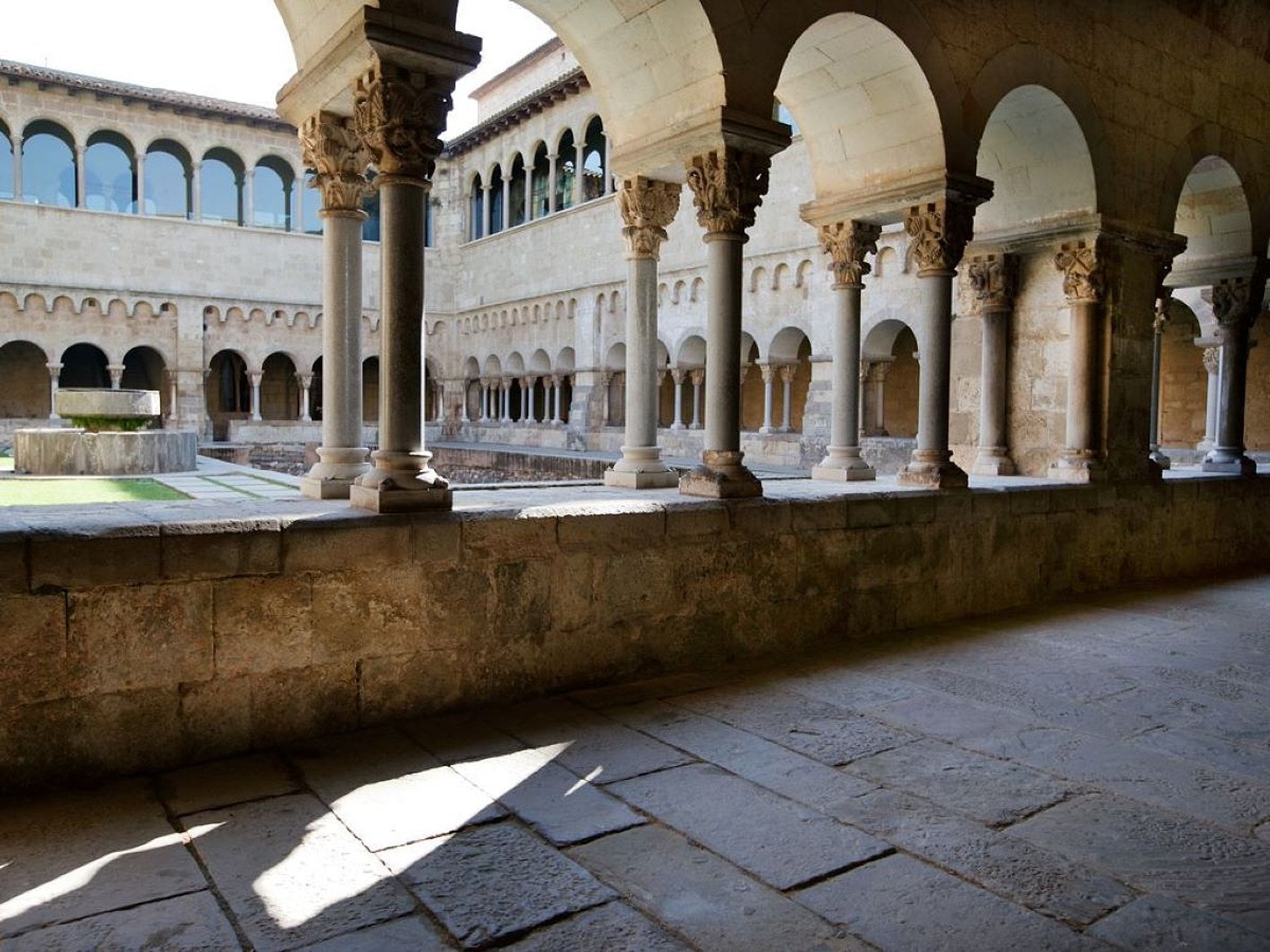 Monestir de Sant Cugat con audioguía - Imagen 2