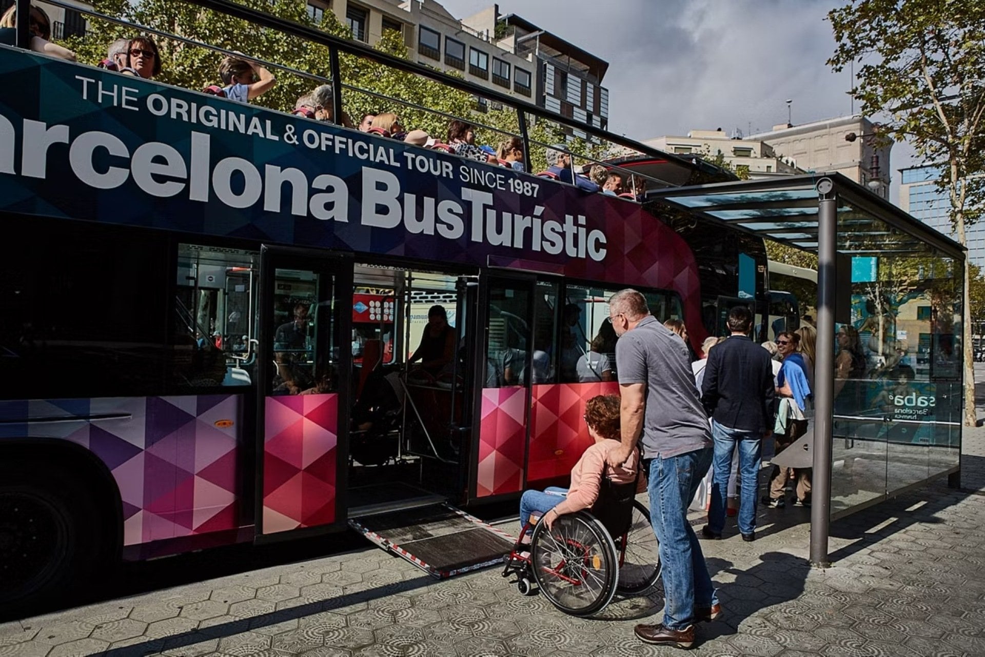 Barcelona Bus Turístico Hop On Hop Off - Imagen 3