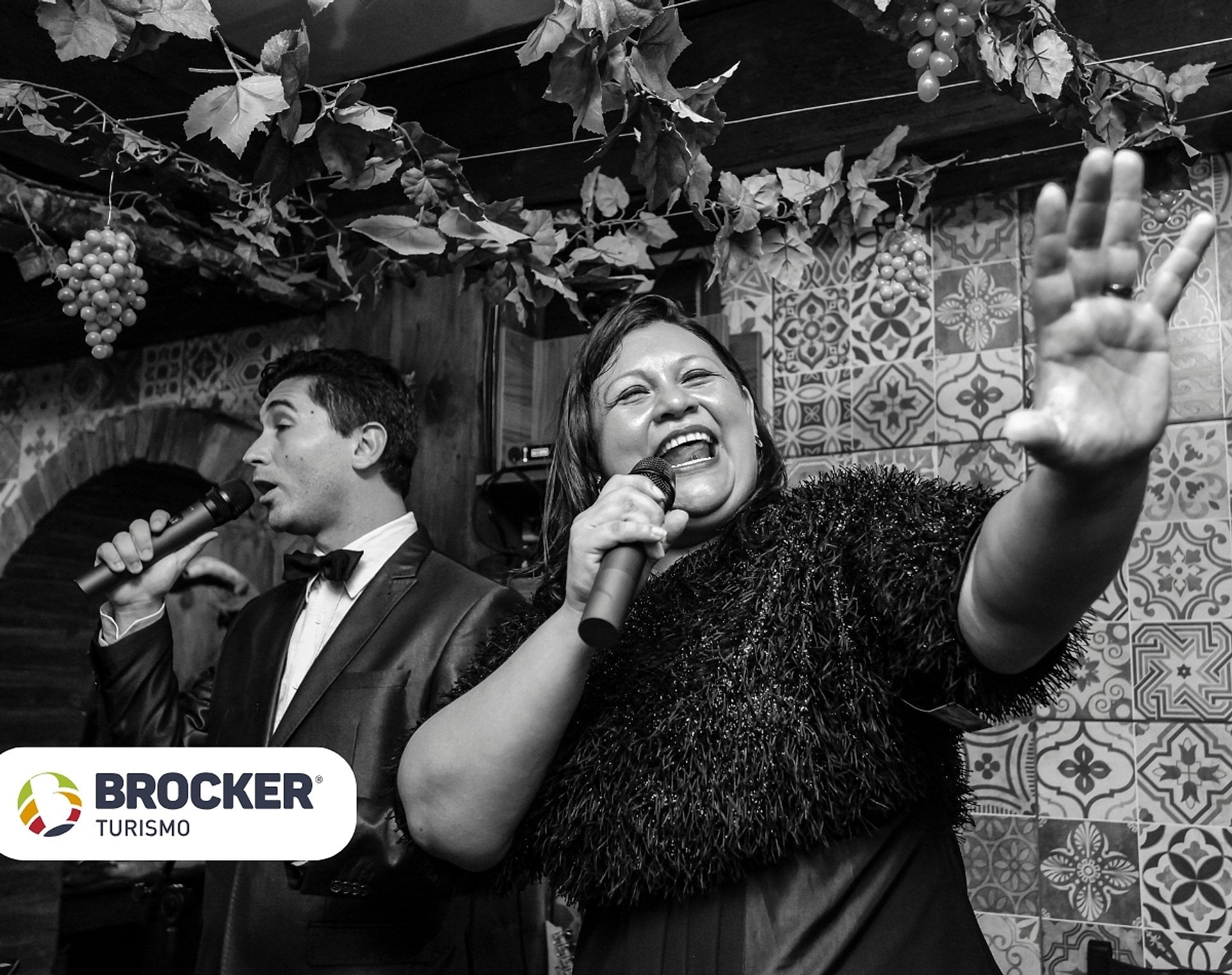 Noche Italiana: cena, show y transporte - Imagen 3