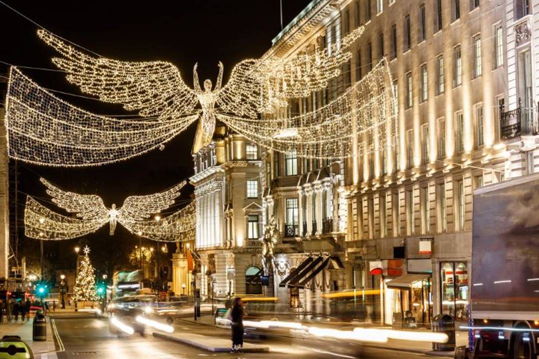 Luces navideñas cantando con comida y bebida - Imagen 3