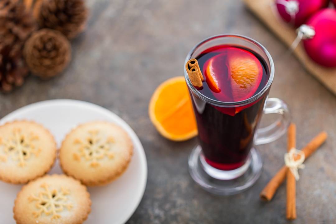 Luces navideñas cantando con comida y bebida - Imagen 4