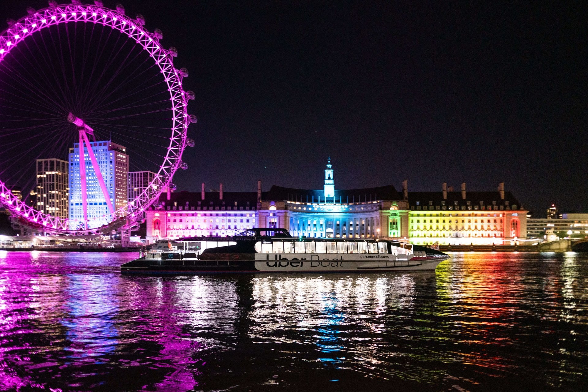 Londres de noche: barco por el río iluminado - Imagen 2