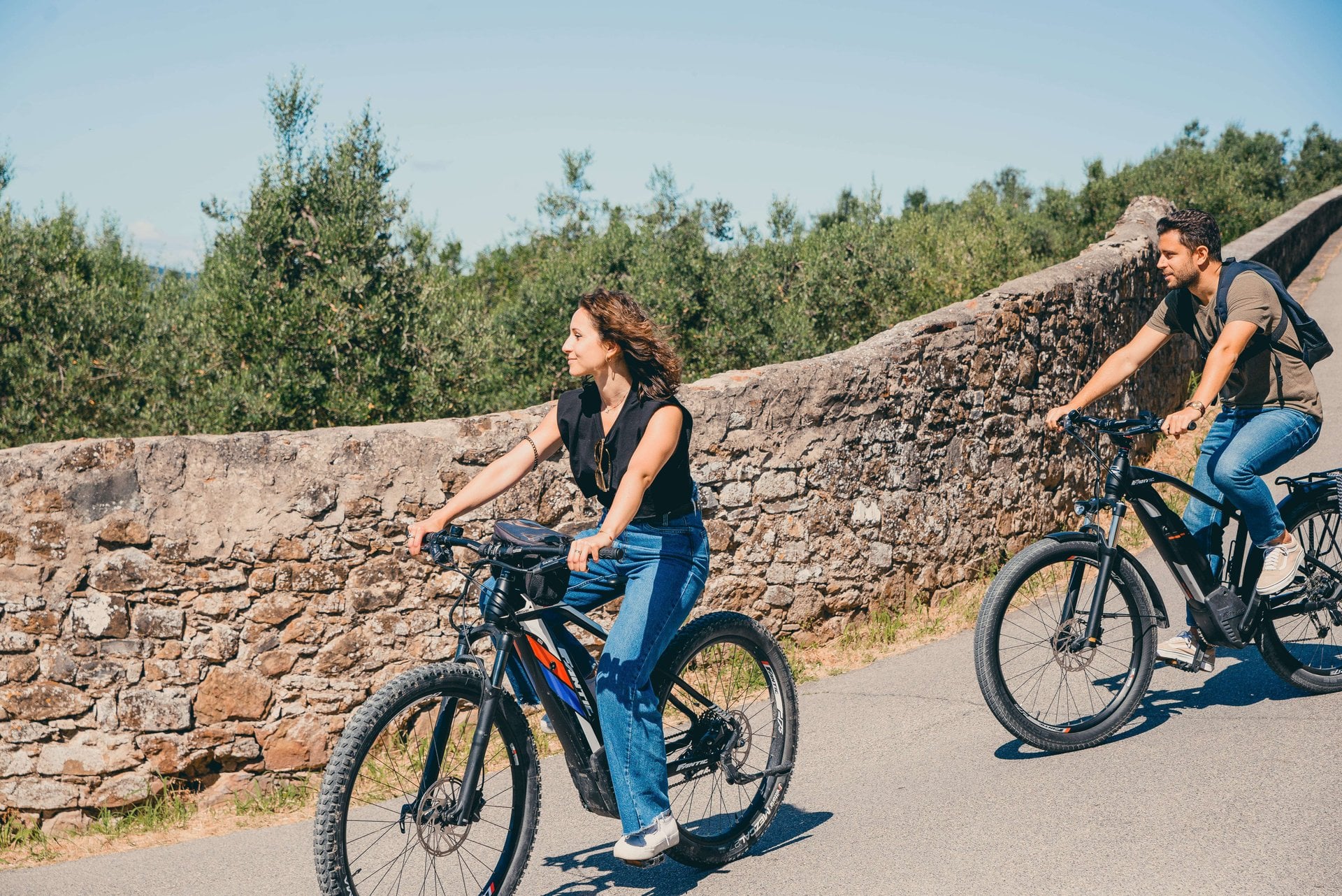Chianti en e-bike con vino y almuerzo - Imagen 2