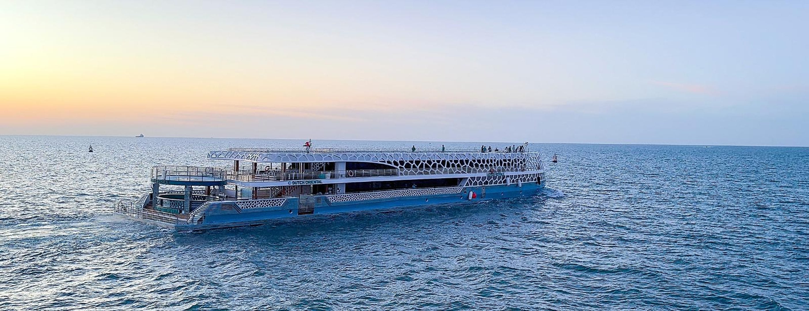 Cena a bordo del mega yate Lotus - Imagen 2