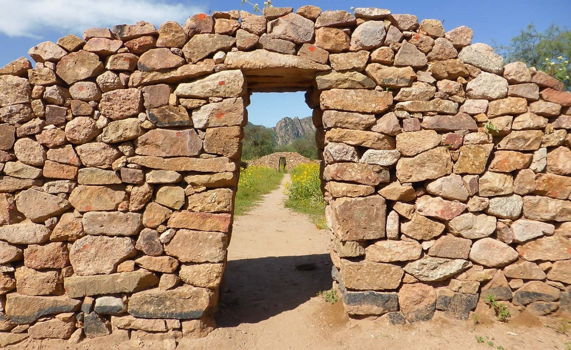 El Shincal, Londres y Belén en español - Imagen 2
