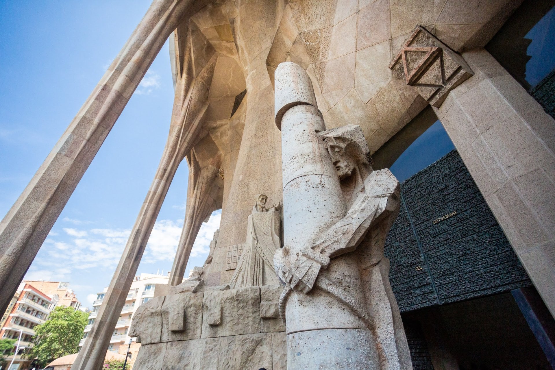 Sagrada Familia guiada en grupo reducido - Imagen 4