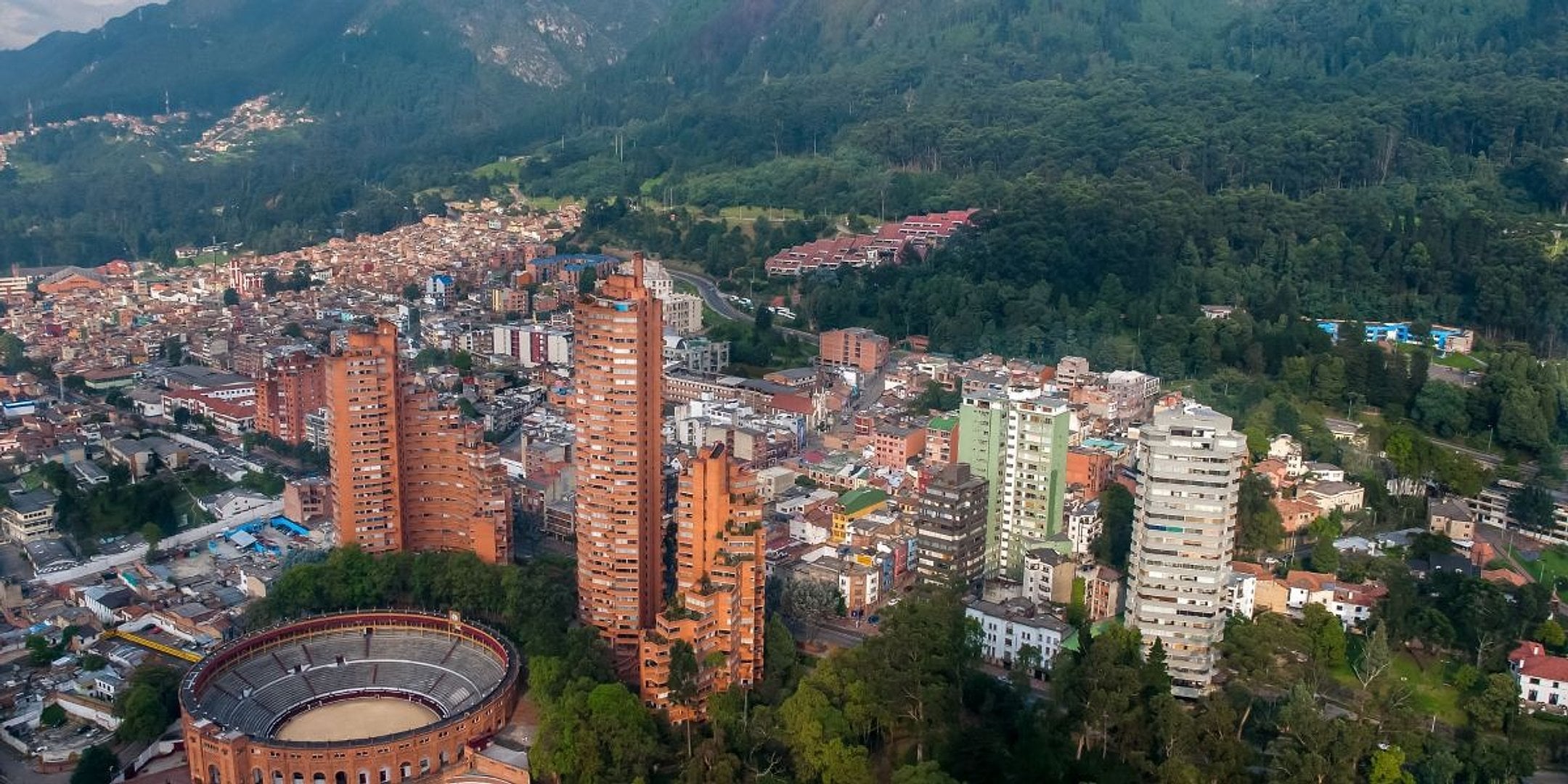 Tour por la ciudad con visita a Monserrate - Imagen 2