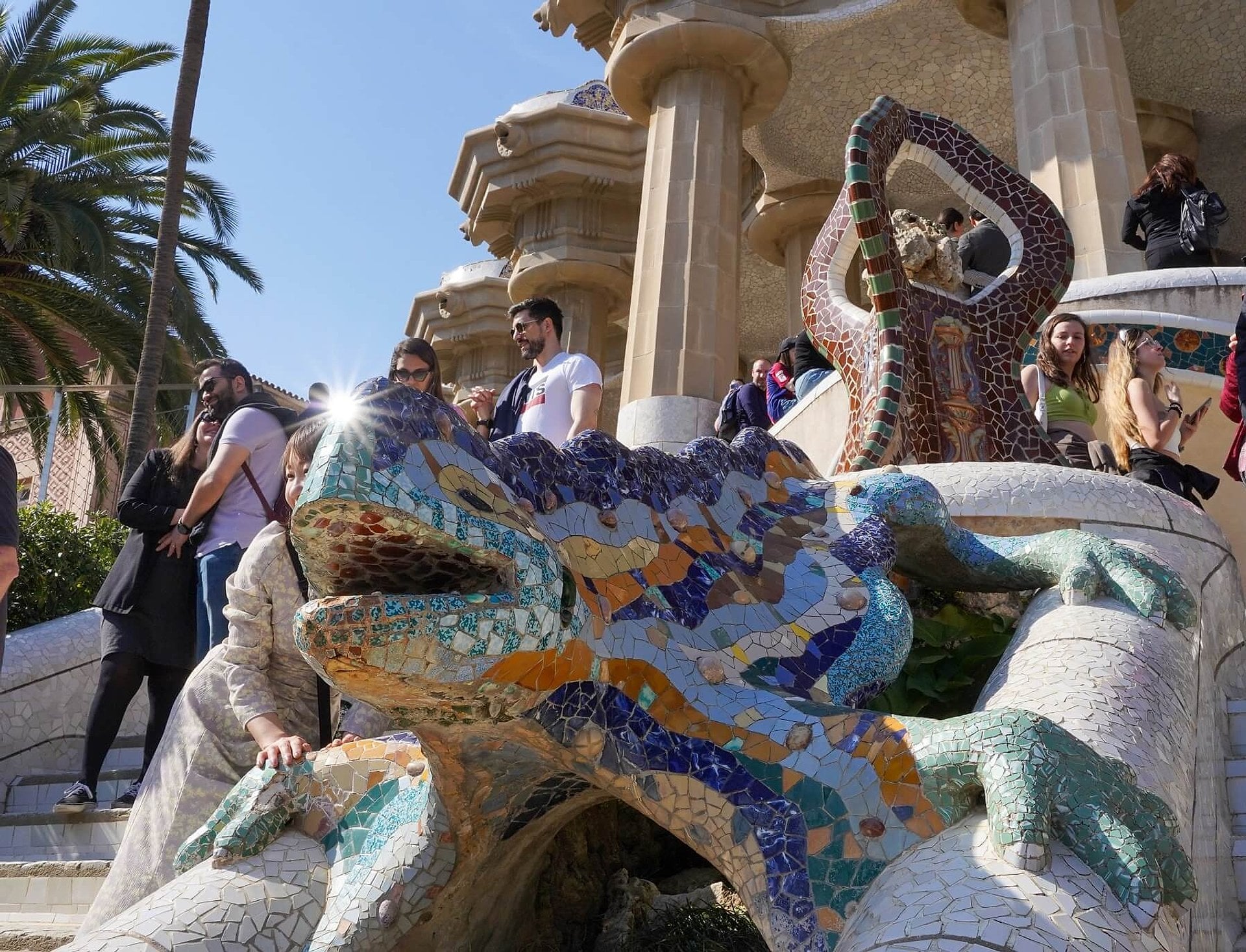Sagrada Familia y Güell con acceso a torre - Imagen 2