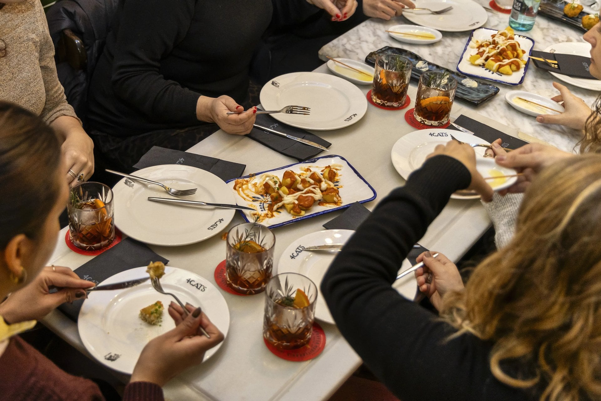 Tapas y vino en el centro histórico - Imagen 3