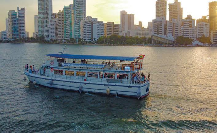 Noche blanca en Barco Bequia - Imagen 4