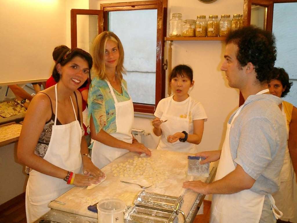 Clase de pasta artesanal y postres típicos - Imagen 4