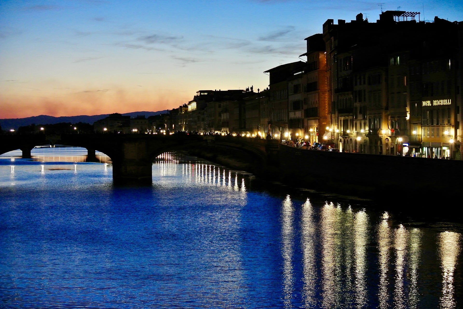 Florencia nocturna en e-bike y Michelangelo - Imagen 4