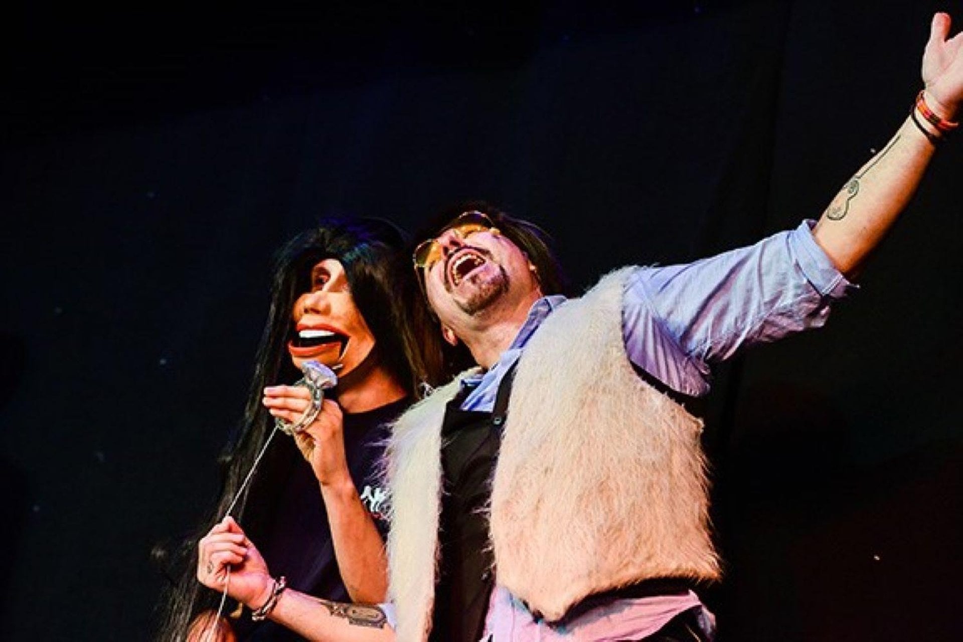 Outta Control: cena show de magia y comedia - Imagen 3