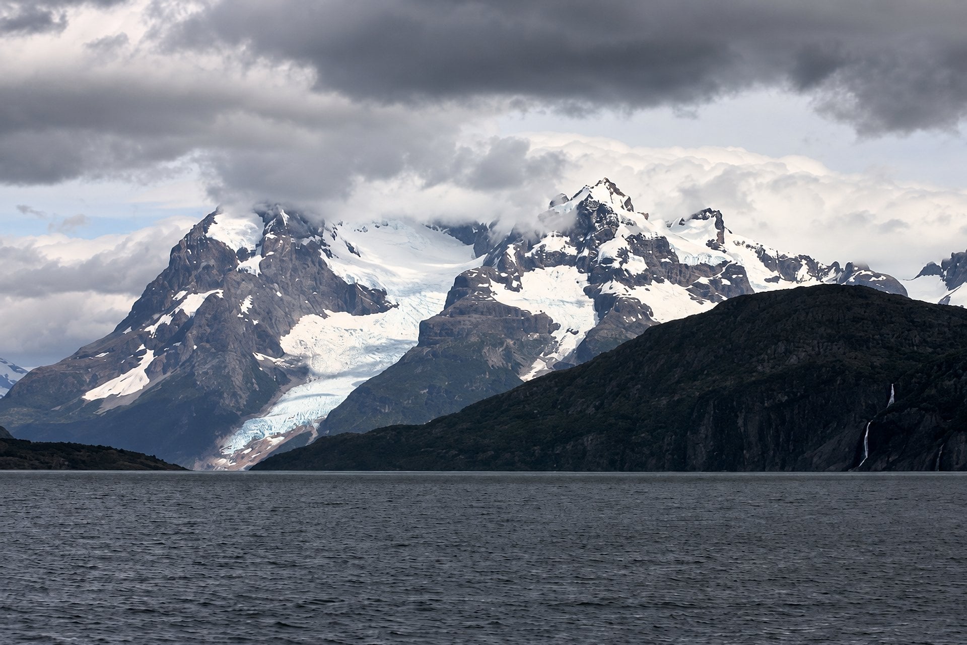 Montes Balmaceda y glaciar Serrano - Imagen 2