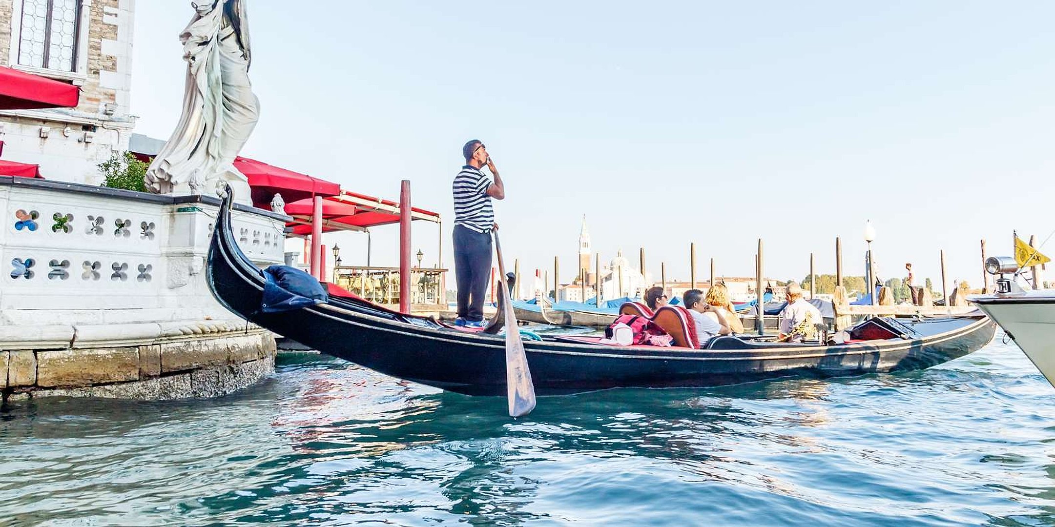 Paseo en góndola por los canales de Venecia - Imagen 1