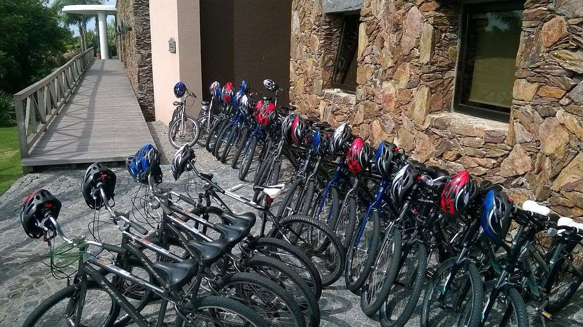 Bicicleta y almuerzo típico uruguayo - Imagen 1