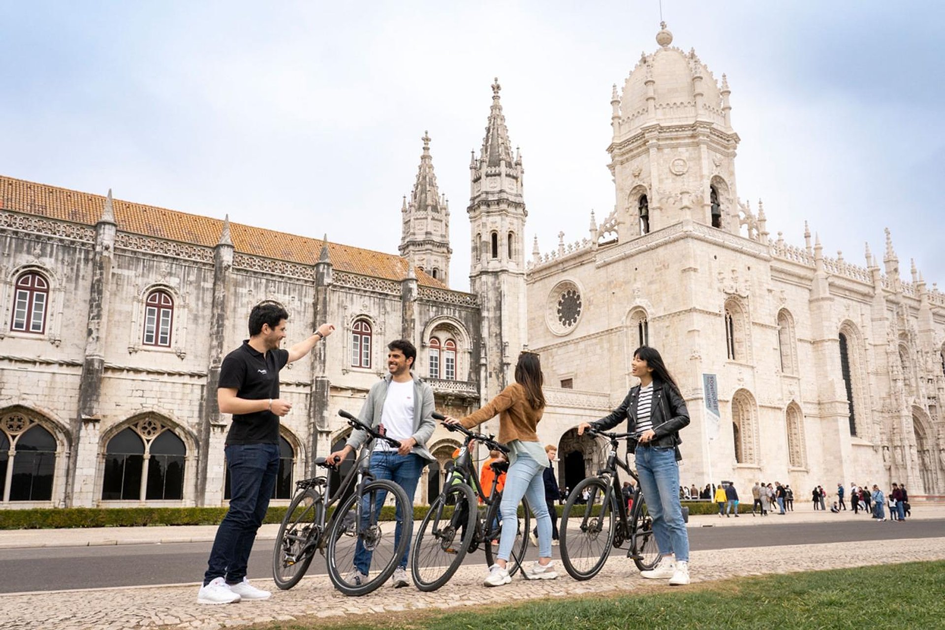 Lisboa 360: e-bike, barco y helicóptero - Imagen 1