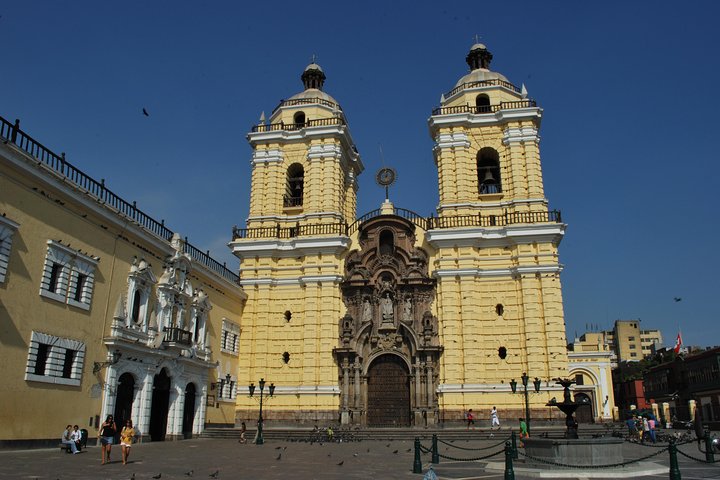 Iglesias, casonas y balcones de Lima - Imagen 1