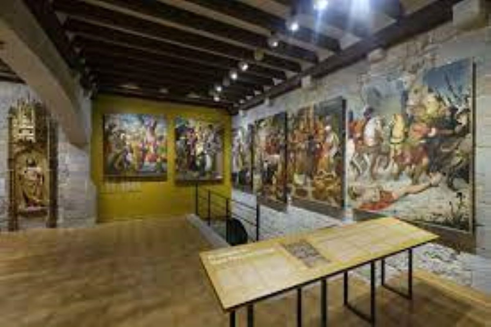 Entrada al Museo de Arte de Girona - Imagen 1